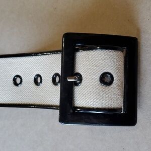 Oscar de La Rente genuine leather belt tan  black patent accents 2 inch Size M